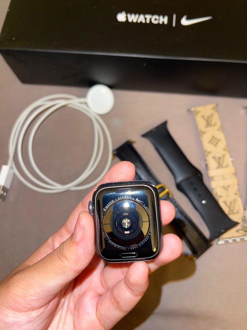 apple watch series 5 40mm GPS nike edition Mobile Phones