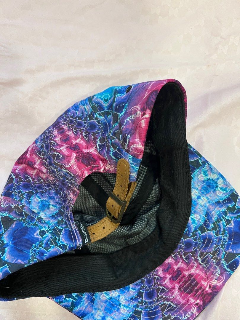 ASSC , Assorted Caps snapbacks (Category: Caps & Hats) located in Singapore. Submitted by wreckherrack (Listing ID 1273226713, Image 4). Description: selling all at $10 Black rebel - $3 due to leather peeling .