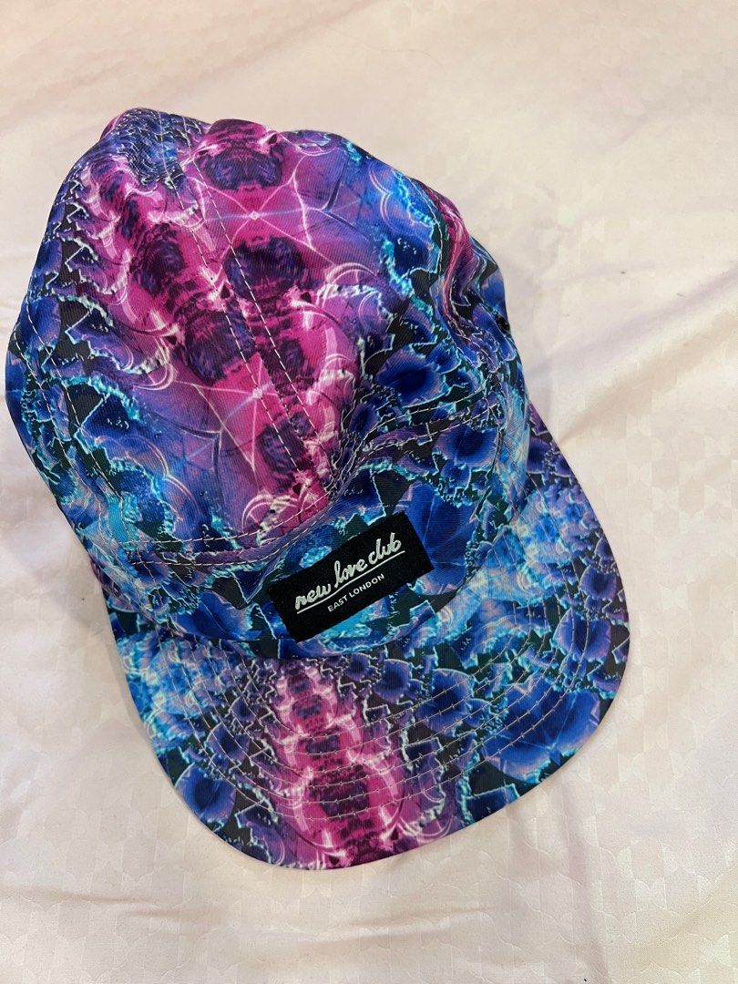 ASSC , Assorted Caps snapbacks (Category: Caps & Hats) located in Singapore. Submitted by wreckherrack (Listing ID 1273226713, Image 3). Description: selling all at $10 Black rebel - $3 due to leather peeling .