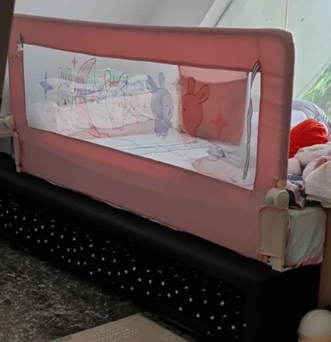 Cuggl pink bed rail top