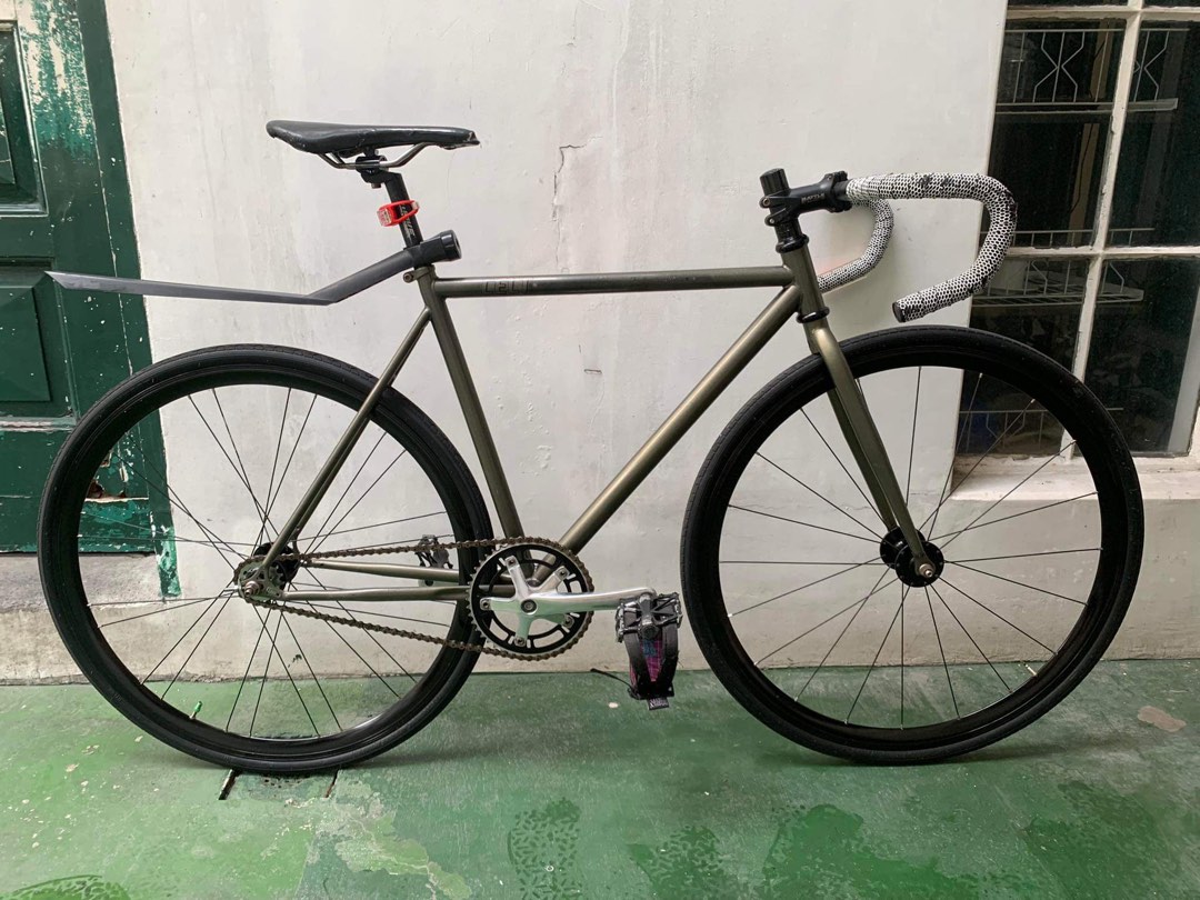 Celt fixie online bike