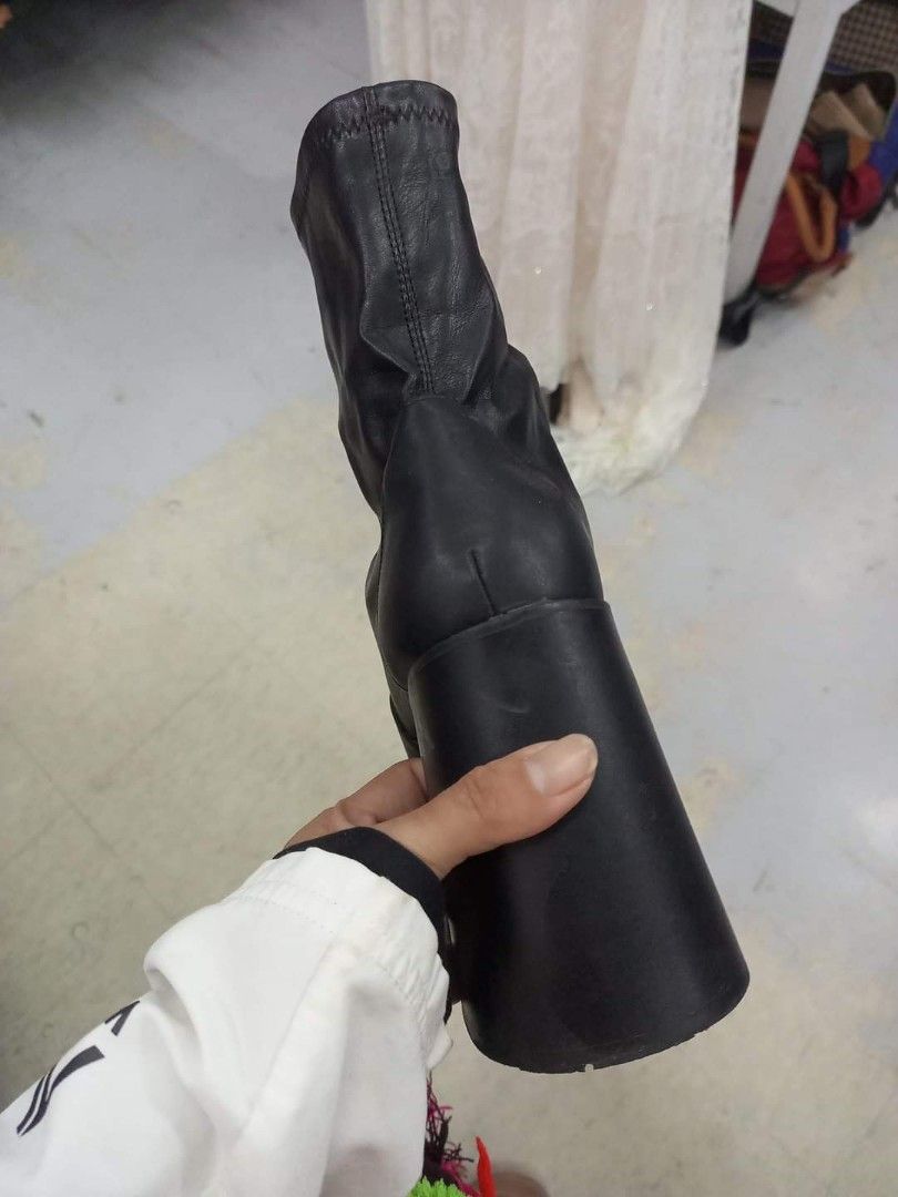 pull&bear square toe chunky ankle boot in black
