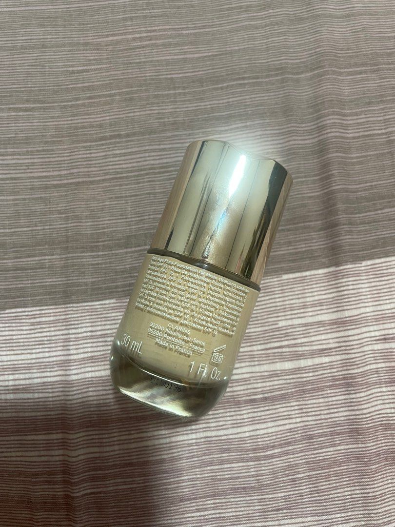 Clarins Everlasting Youth Fluid Foundation (Category: Makeup) located in Calamba. Submitted by clnyvn (Listing ID 1273177588, Image 2). Description: Only used once to try it out. Not my shade 🥲 105 nude. Almost full pa rin sya ❤️.