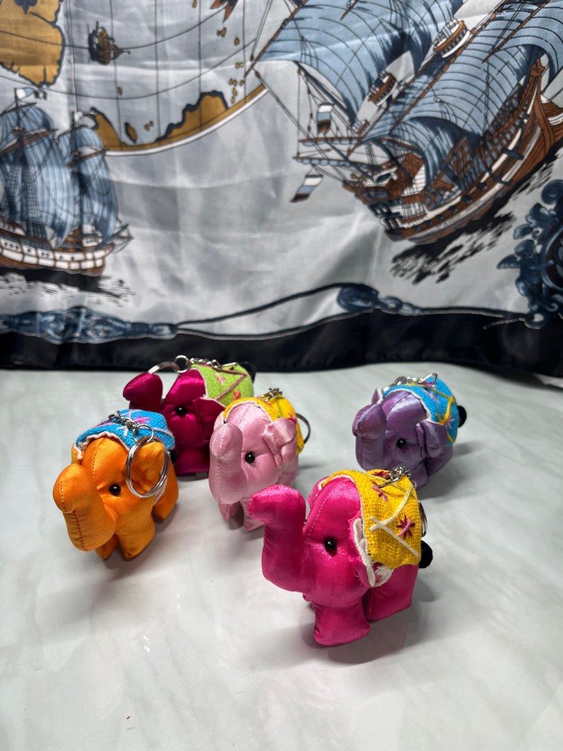 Cute top elephant keychains