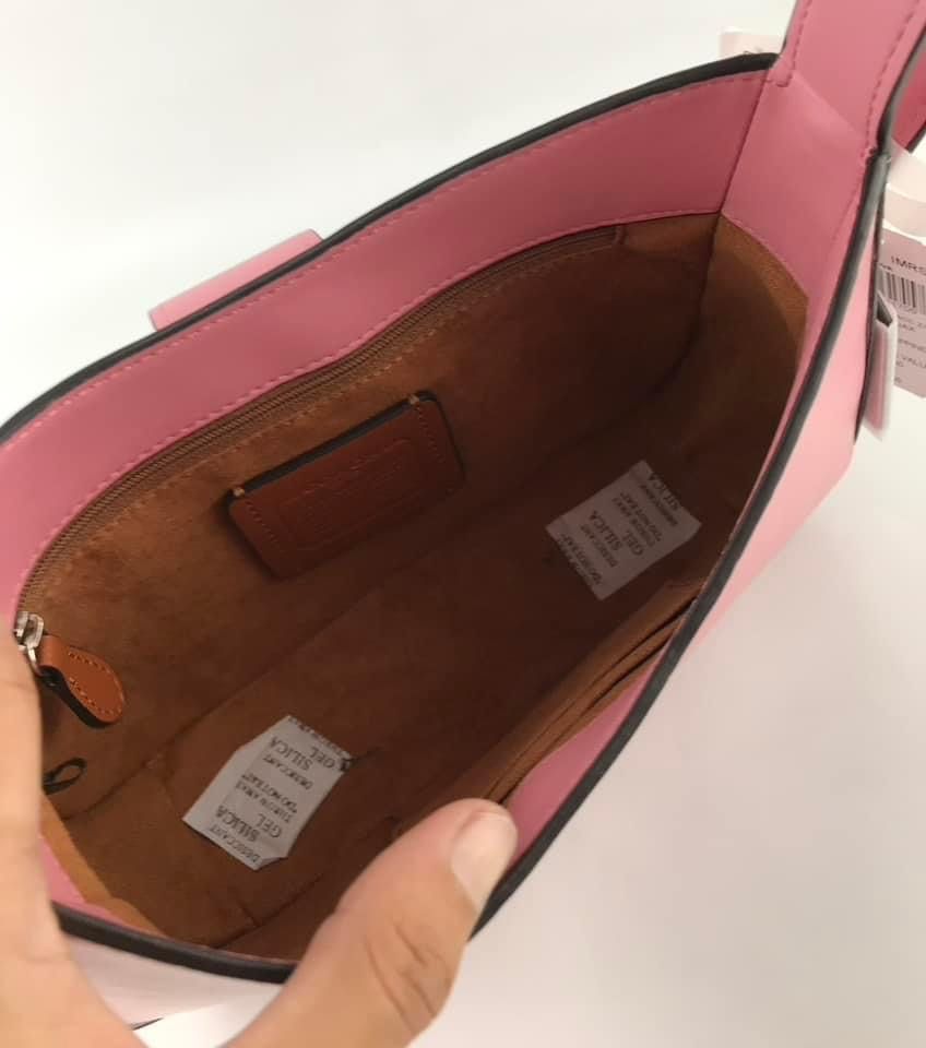 Coach eliza hobo (Category: Luxury Bags & Wallets) located in Las Pinas. Submitted by yhn_boutique (Listing ID 1273362070, Image 3). Description: .