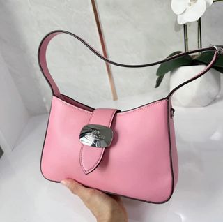 (Category: ) located in . Submitted by yhn_boutique (Listing ID 1273362070, Image 1). Description: .