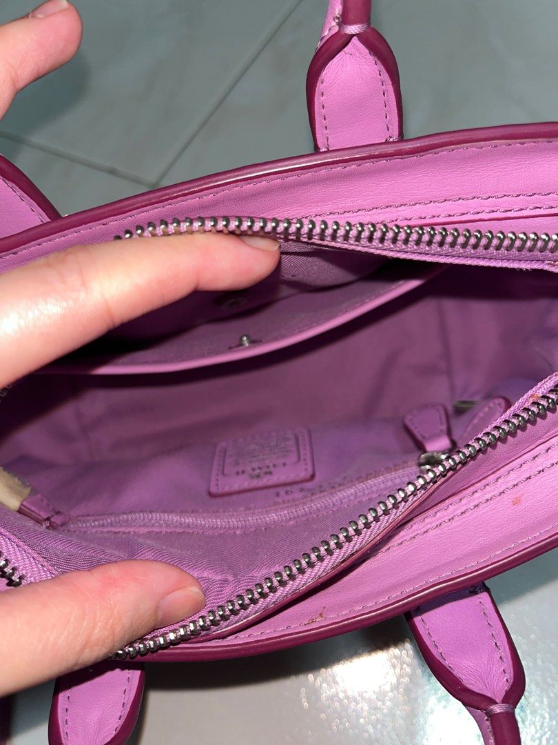 Coach on sale swagger 37