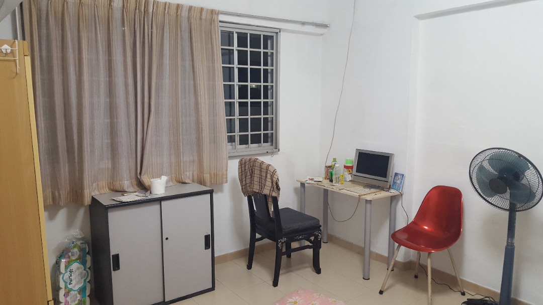 Common room for rent (2 x Male Chinese) 426 Jurong West Ave 1. Pse