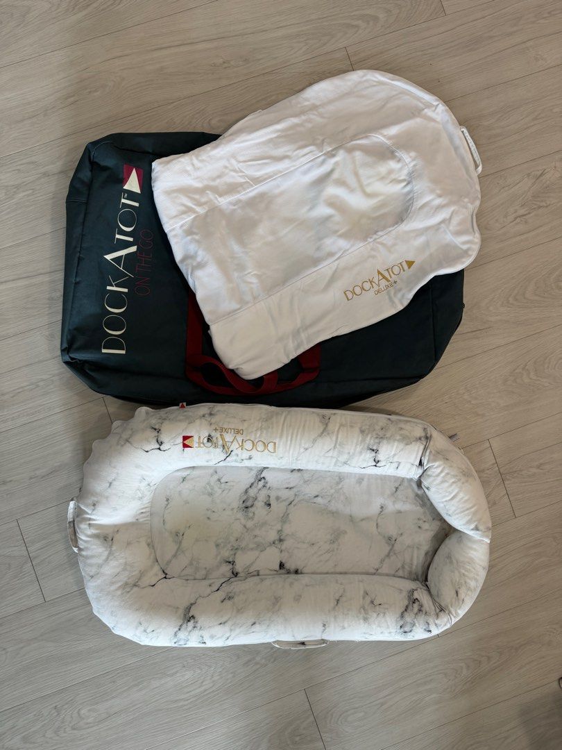 Dockatot Deluxe Carrara Marble with Spare White Cover and Transport Bag