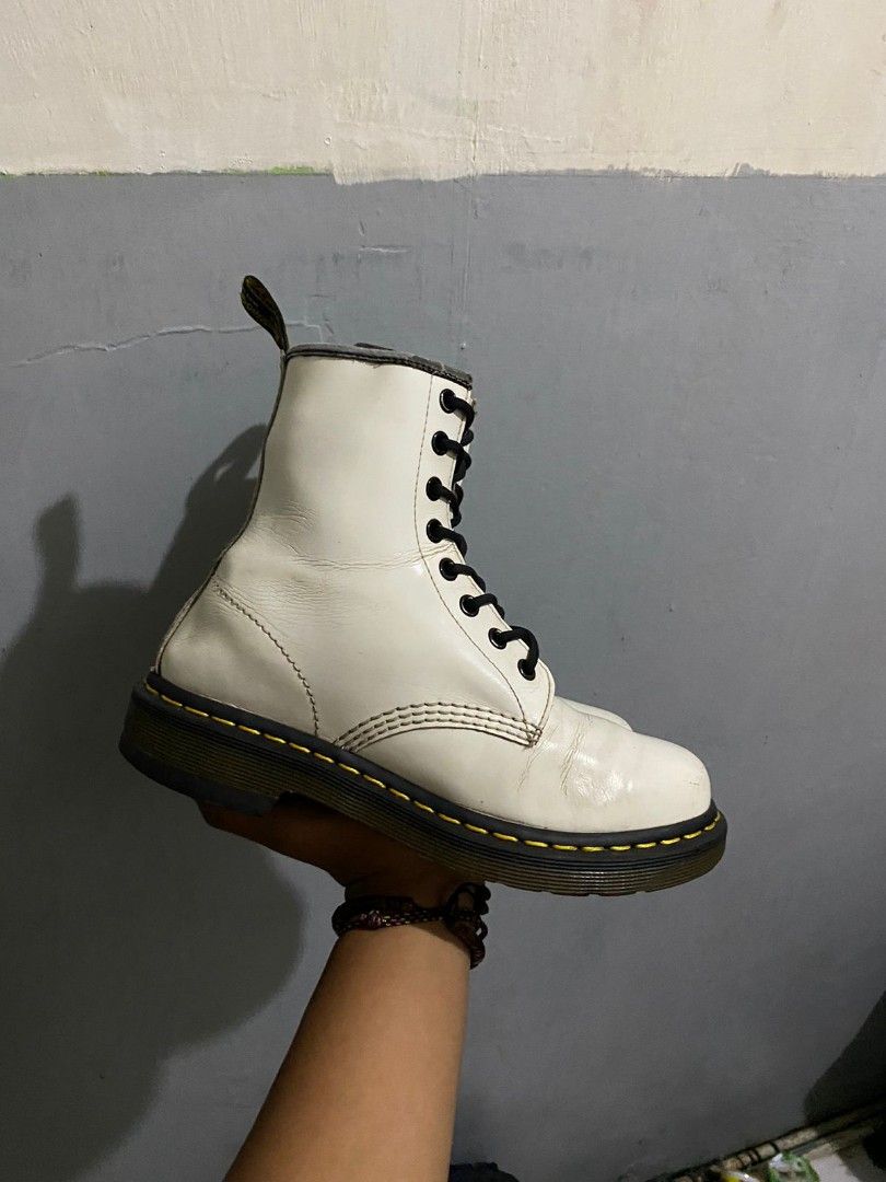 dr martens 146p white