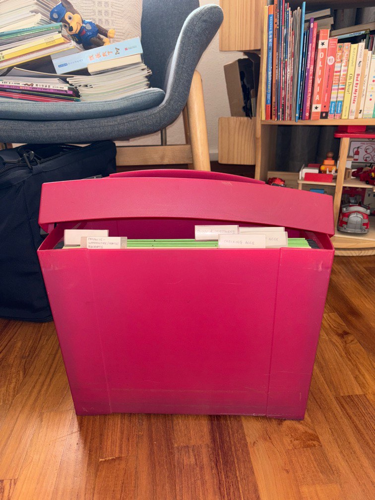 Filing box for A4 papers. 6 dividers. Locking lid, Furniture & Home