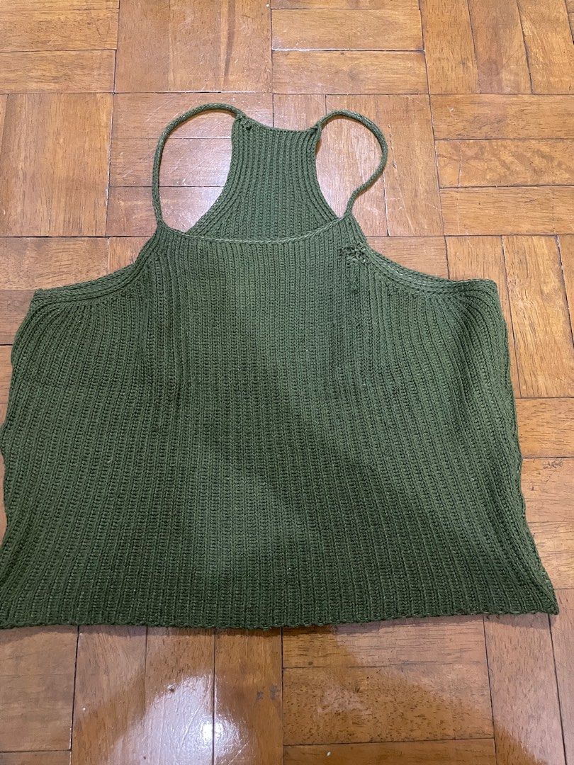 Green Crop Top (Category: Sleeveless) located in Quezon City. Submitted by katedeclutter (Listing ID 1273340092, Image 1). Description: • fits xs to small see second pic to see flaw .