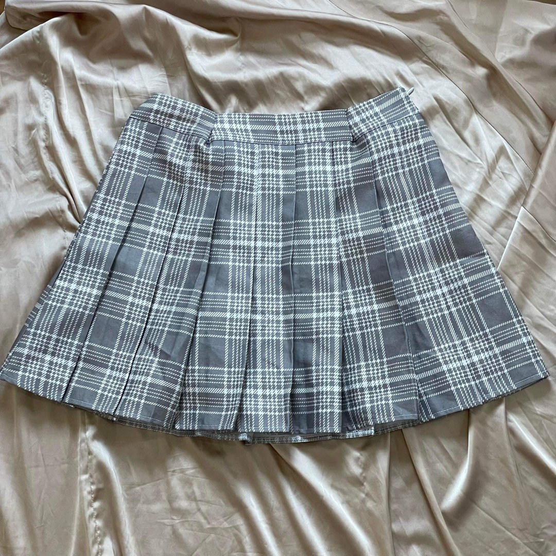Grey patterned tennis skirt