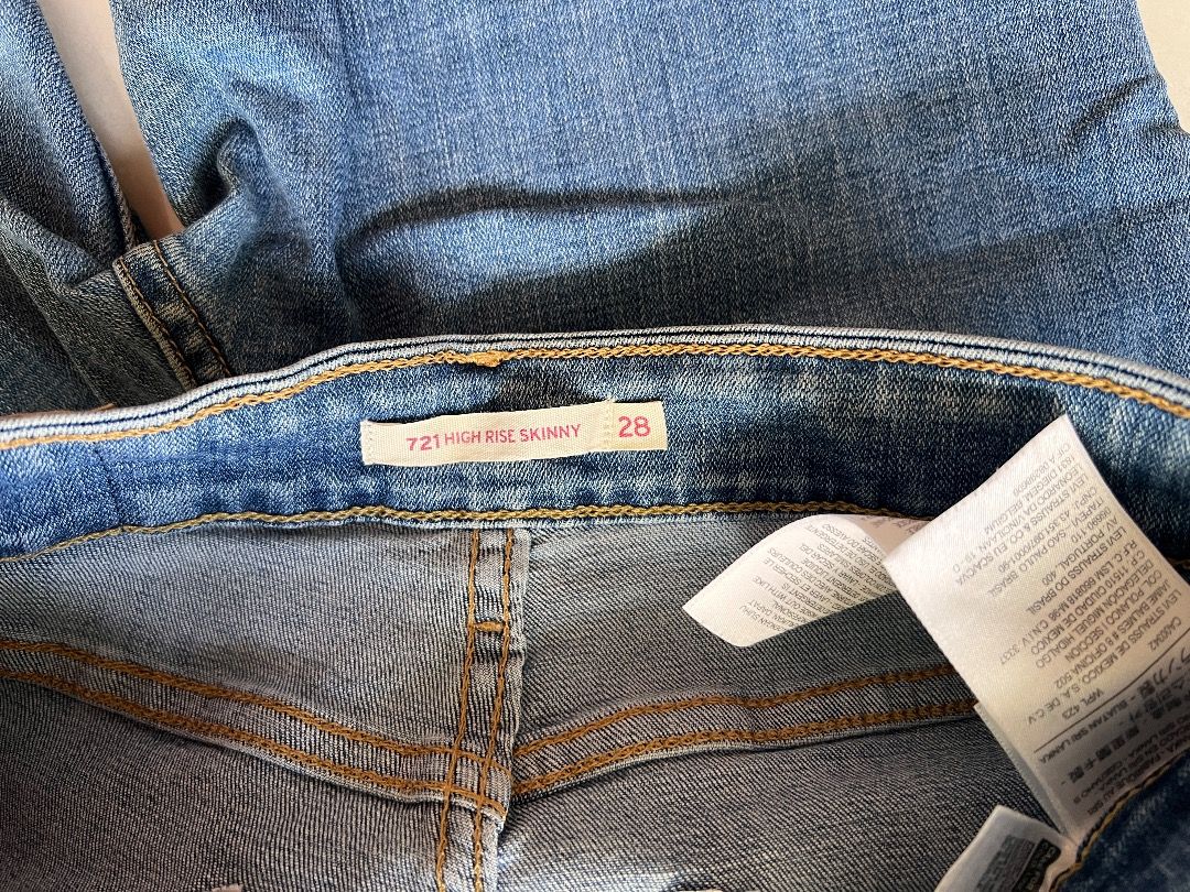 Levi s High Rise Skinny Jeans Size 28 Women s Fashion Bottoms