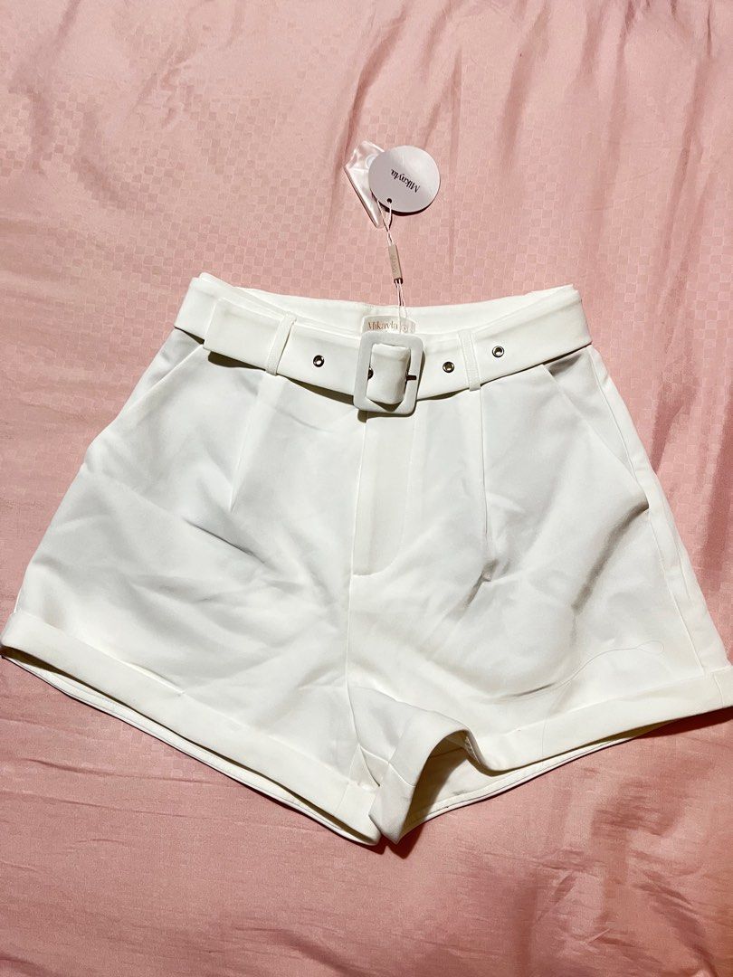 White shorts sale with belt