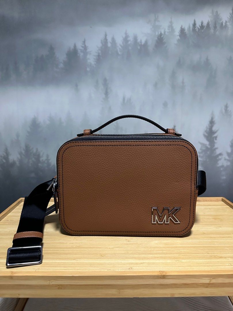Mk cooper map bag (Category: Luxury Bags & Wallets) located in Pasig City. Submitted by jackie_ginger (Listing ID 1242902354, Image 3). Description: Onhand with tag and care card 💯 original from US 🅰️vailable colors Black , navy (blue), brown.