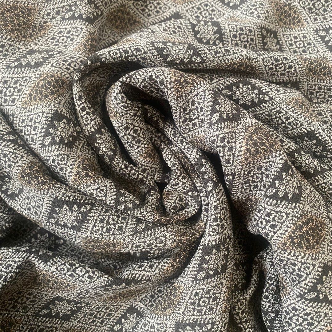 Moss Green Maxi Skirt (Category: Skirts) located in Makati City. Submitted by soobjny (Listing ID 1273218760, Image 2). Description: rfs: not my style anymore/decluttering price is negotiable if buying more than 2! feel free to ask/message me:).