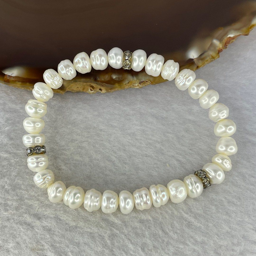Natural White Pearl Bracelet 11.93g 7.1 mm 31 Beads
