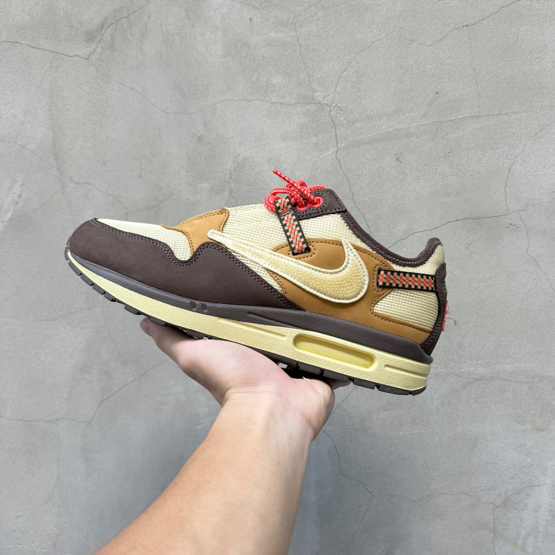 Nike air max 1 x Travis Scott, 他的時尚, 鞋, 運動鞋在旋轉拍賣