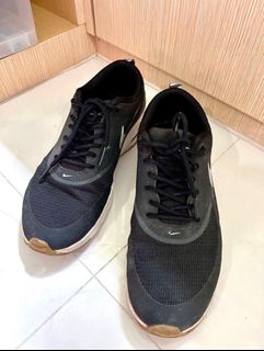 All black discount nike shoes