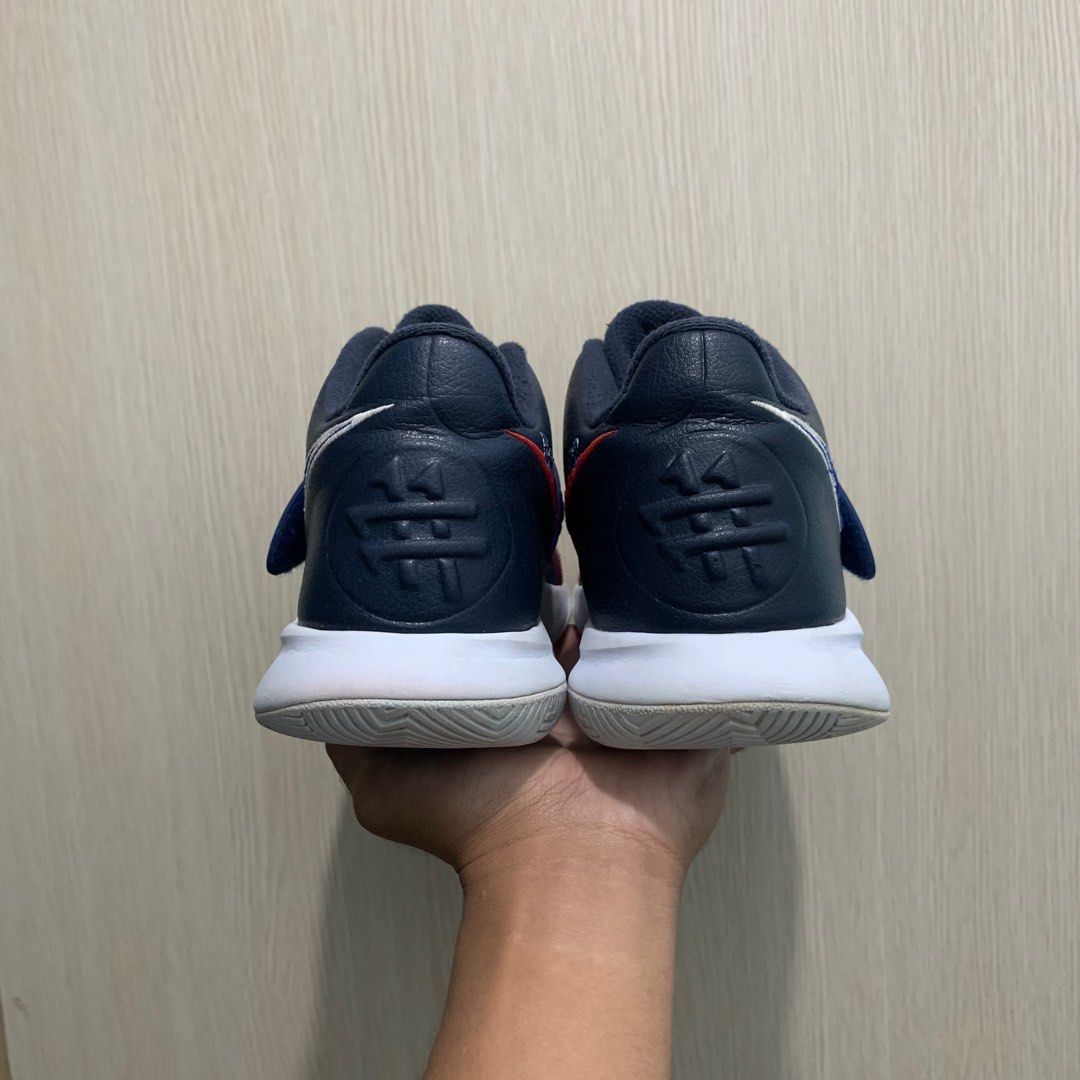 Kyrie 3 bordeaux hotsell