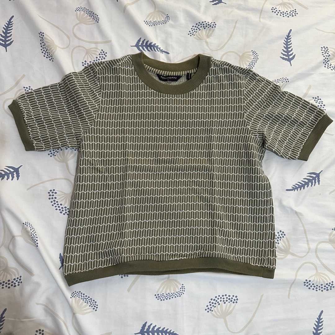 Penshoppe jacquard top (Category: Blouses) located in Guimba. Submitted by _thrift_things_ (Listing ID 1273211583, Image 2). Description: Bought for ₱699 Size: Small Used twice only Comfy crop top .