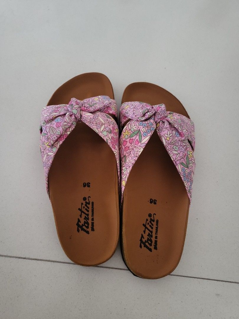 Pink ribbon flip new arrivals flops