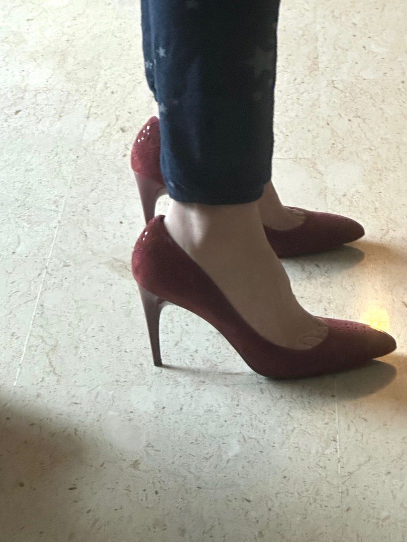 ROGER VIVIER Suede Maroon Color Heels Size 39 Women s Fashion