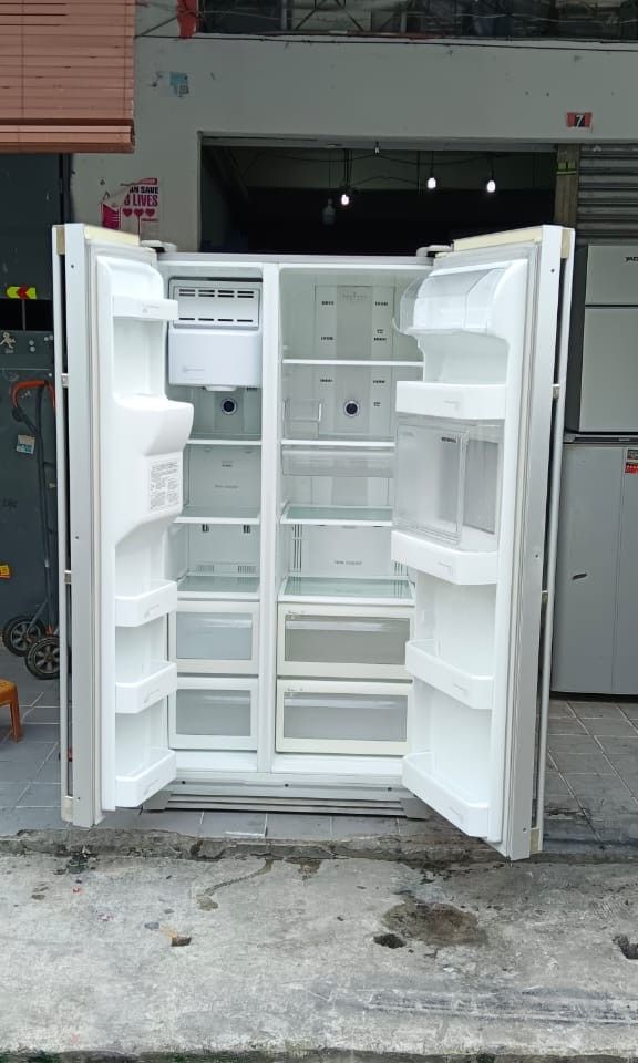 Samsung water dispenser auto ice maker side by side glass, TV & Home