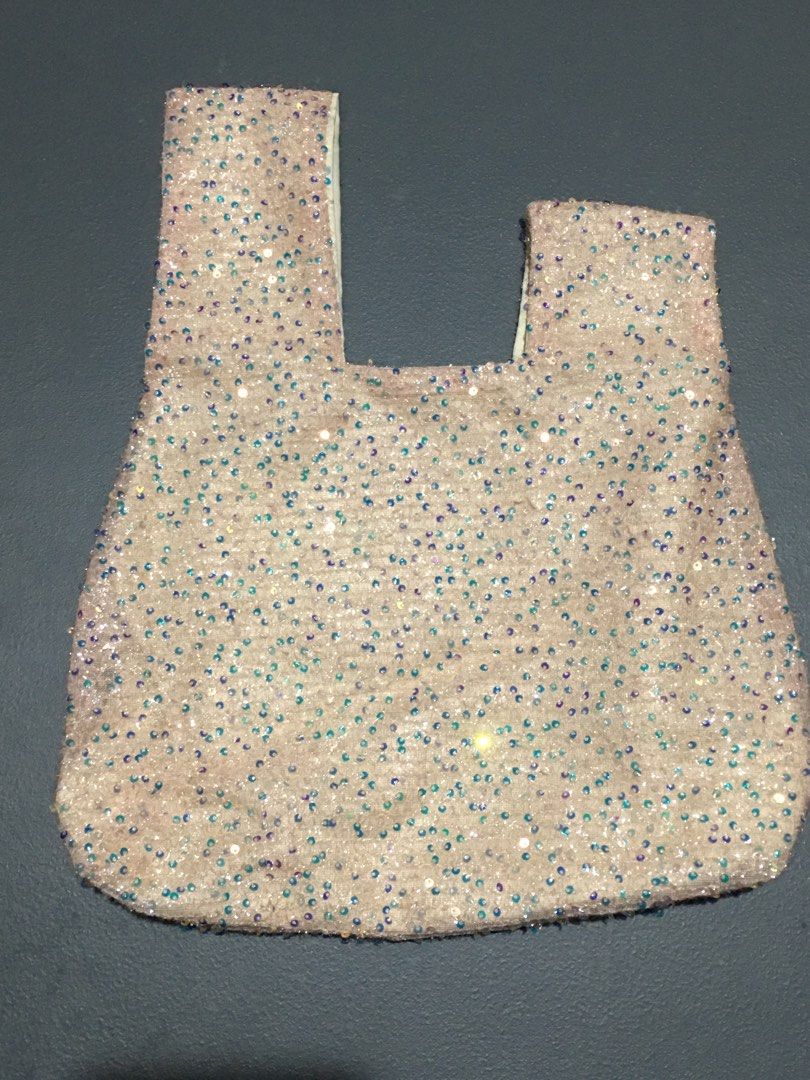Sparkly Small Bag (Category: Purses & Pouches) located in Cavite. Submitted by hellomiming (Listing ID 1273392197, Image 1). Description: Never used - Sparkly Small Bag ▪️Never used. Great for formal events. ▪️Has pockets in interior FAQs: ✅LAST PRICE POSTED. FIRM ON PRICE POSTED! Please do not offer or ask for lower prices anymore. Transactions via Sh0pe3 only (Courier:J&T Express) 📍Shipping from Dasmariñas, Cavite ❌Strictly No Meet ups. ❌No Ru
