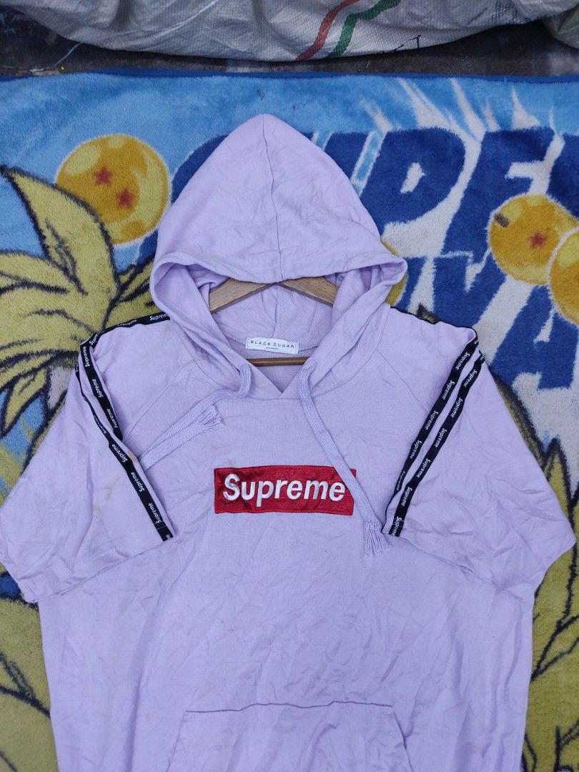 SUPREME BOX LOGO HOODIE SIZE M PIT 20 Men s Fashion Tops