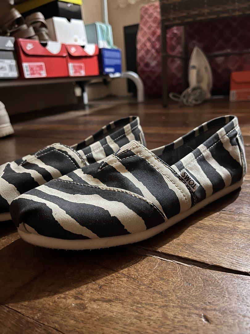 Zebra outlet print toms