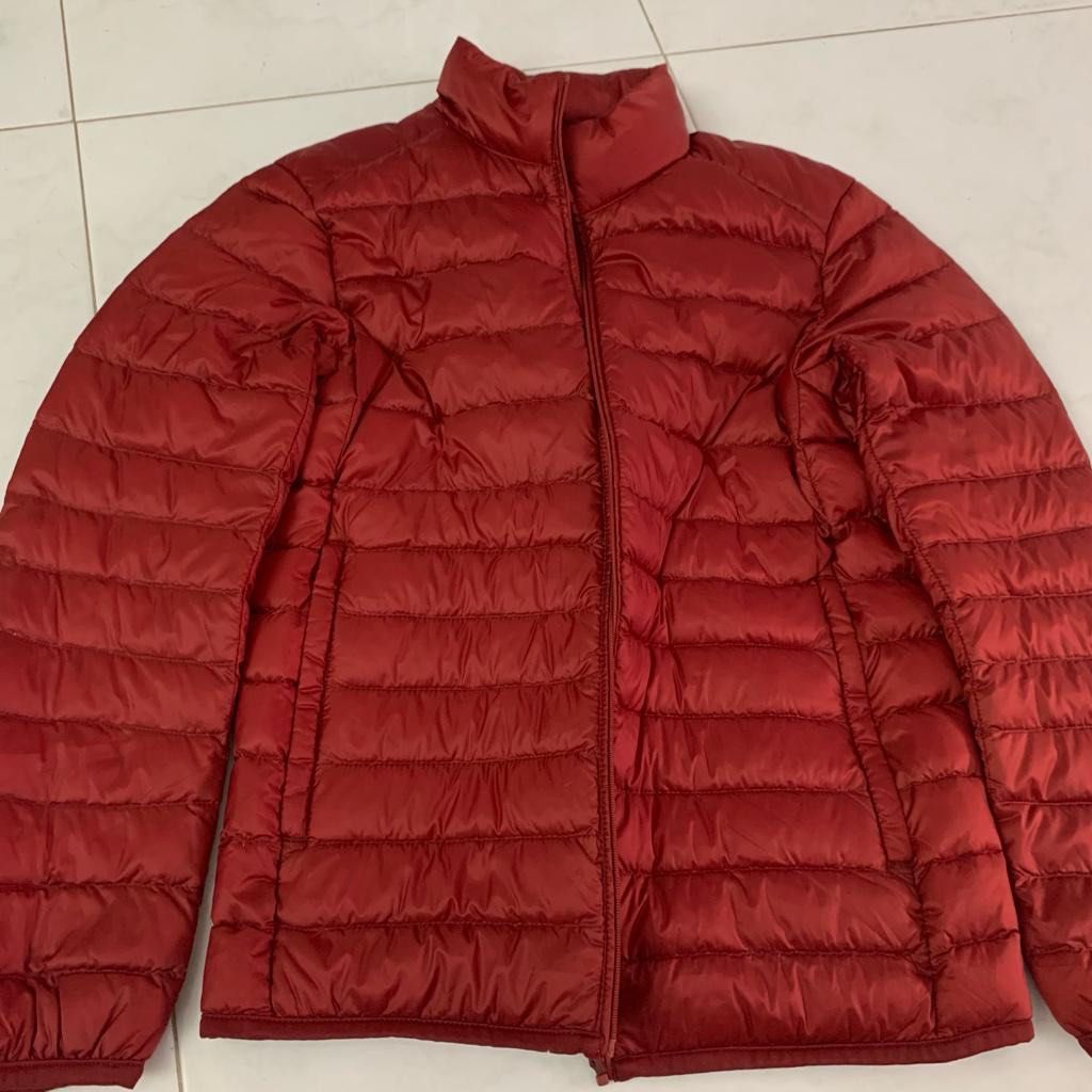 Maroon Uniqlo winter jacket, Women's Fashion, Coats, Jackets and Outerwear  on Carousell