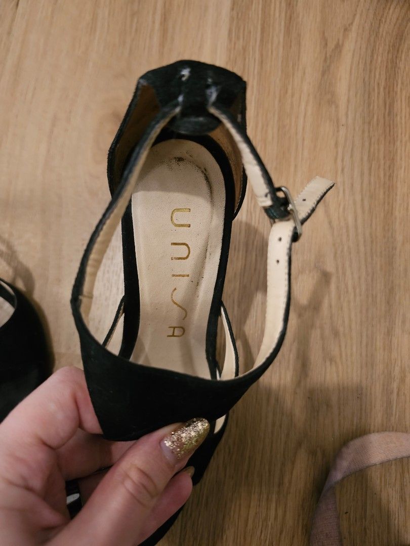 Unisa black outlet heels