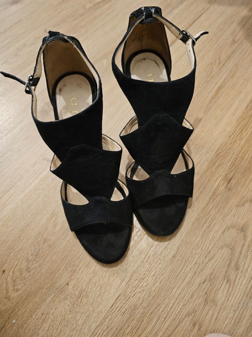 Unisa cheap black heels