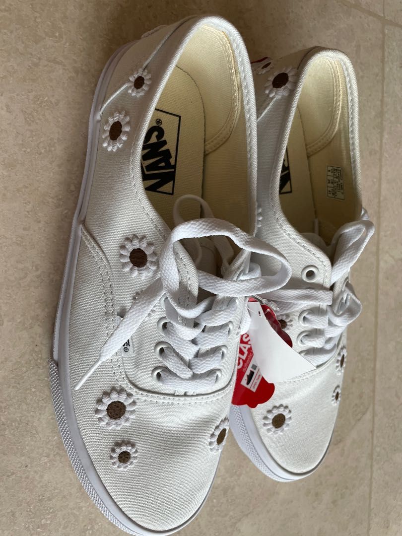 Vans white daisy sneakers Women s Fashion Footwear Sneakers on Carousell