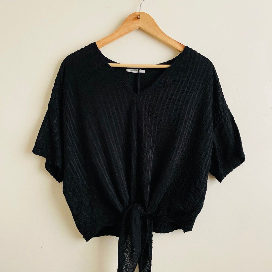 Women's Solid Boxy Black Top with Neck Chain
