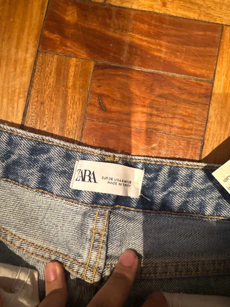 Zara Midrise Wide Leg Jeans (Category: Jeans) located in Pasig City. Submitted by soph__ (Listing ID 1273316845, Image 2). Description: 107-108 cm length from waist to bottom Size 36.