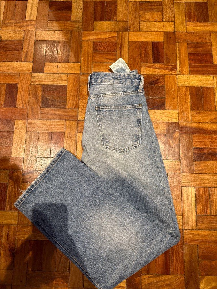 Zara Midrise Wide Leg Jeans (Category: Jeans) located in Pasig City. Submitted by soph__ (Listing ID 1273316845, Image 3). Description: 107-108 cm length from waist to bottom Size 36.
