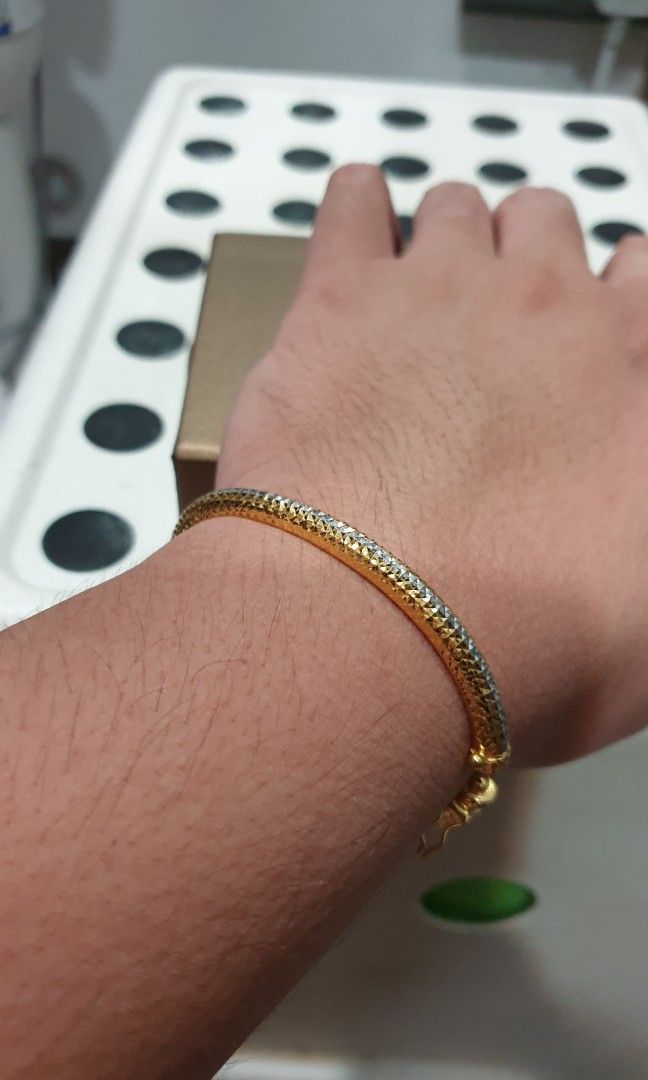 916 gold shny cut 2 colour open bangle 16.66g 6cm