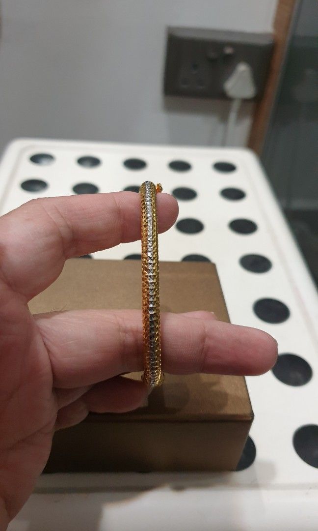 Gold open bangle top