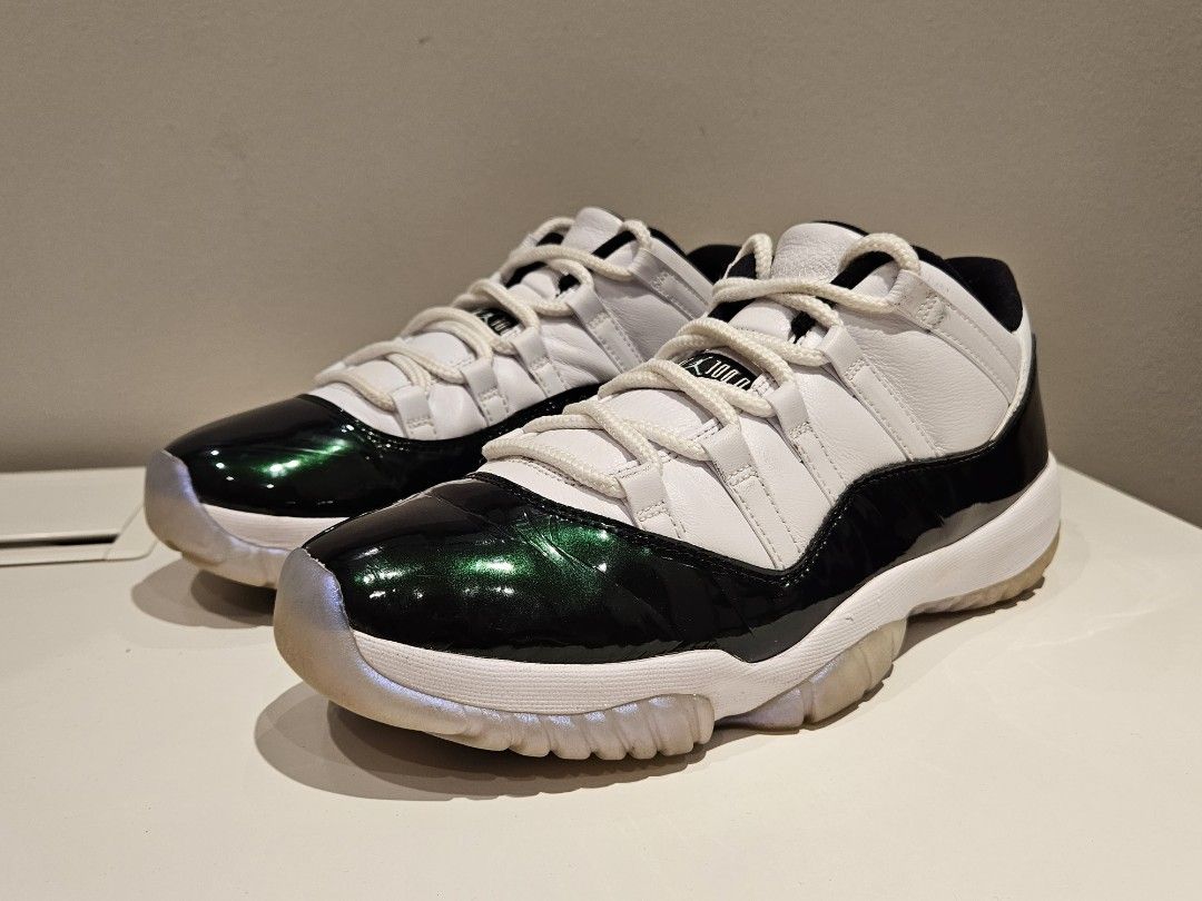 Jordan 11 emerald footlocker discount