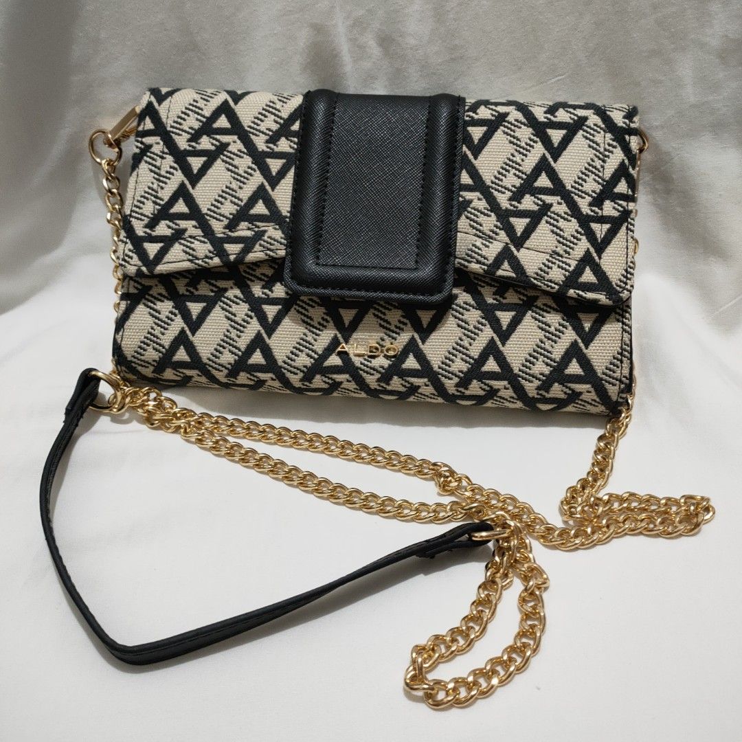 aldo belt bag 3in1 (Category: Belt bags, Clutches and Pouches) located in Las Pinas. Submitted by josigua (Listing ID 1273739024, Image 2). Description: almost new Aldo 3in1 clutch it can be a beltbag, sling bag or simply a clutch..