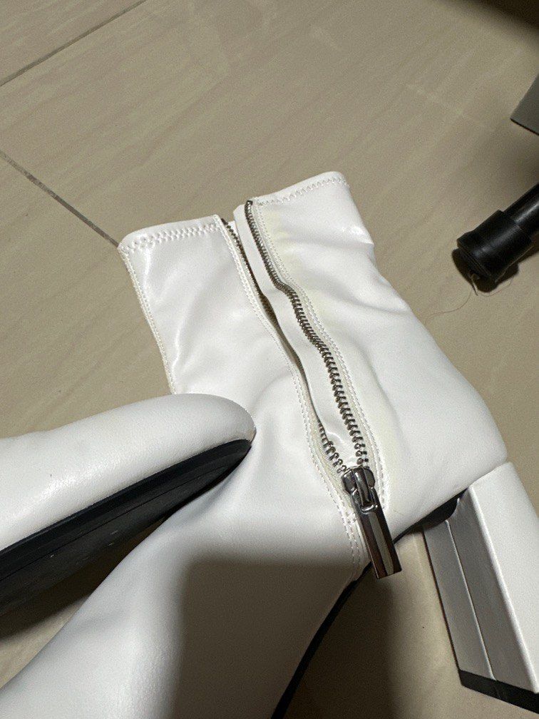 White boots deals bershka