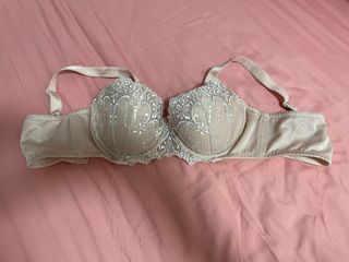 White lace demi-cup bra (75C)