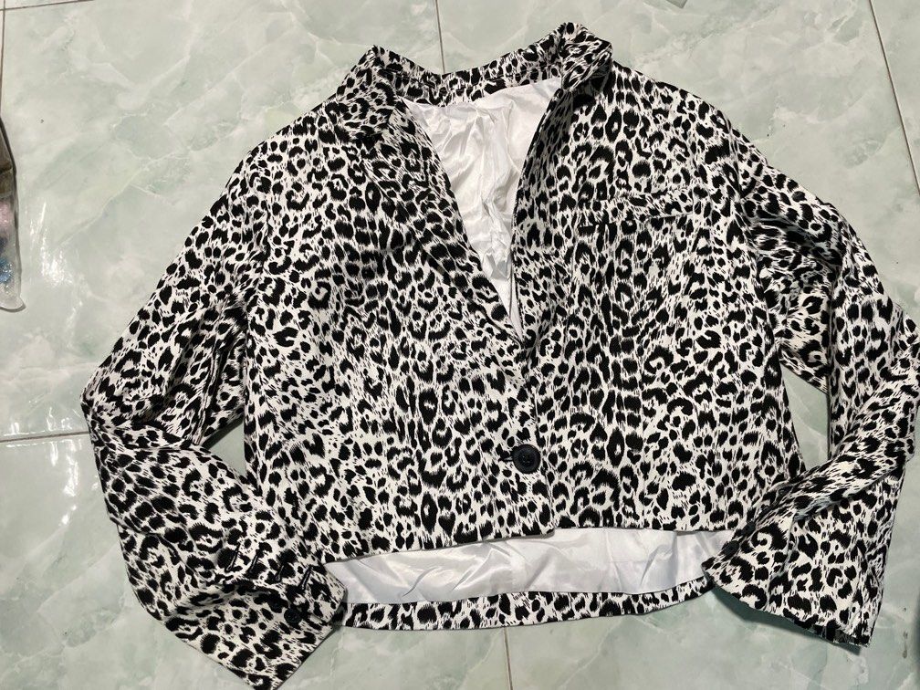 White leopard print top jacket