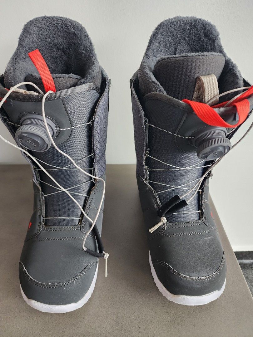 Burton moto hotsell boa