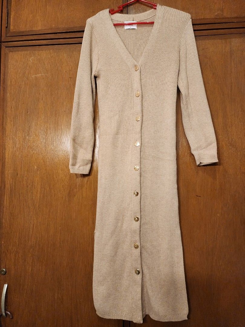 Button thru longline rib cardigan dress (Category: Dresses) located in Paranaque City. Submitted by kachdeclutters (Listing ID 1273615823, Image 1). Description: Brand: Sheike (AU) Size: XS (on tag) but can fit until M Used only once RFS: Decluttering Buyer shoulders shipping fee; Can ship thru LBC/ lalamove/ grab.