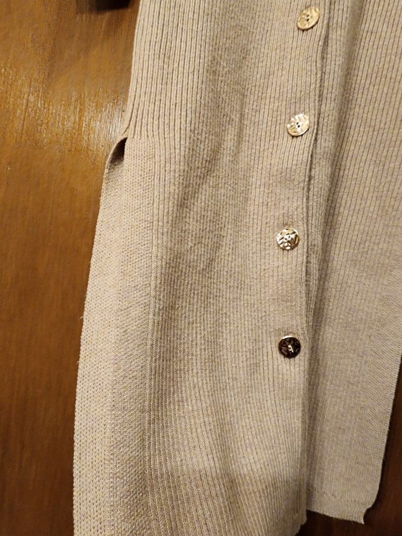 Button thru longline rib cardigan dress (Category: Dresses) located in Paranaque City. Submitted by kachdeclutters (Listing ID 1273615823, Image 2). Description: Brand: Sheike (AU) Size: XS (on tag) but can fit until M Used only once RFS: Decluttering Buyer shoulders shipping fee; Can ship thru LBC/ lalamove/ grab.