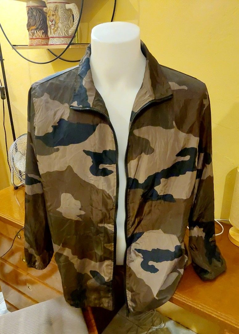 Wild fable camo windbreaker sales